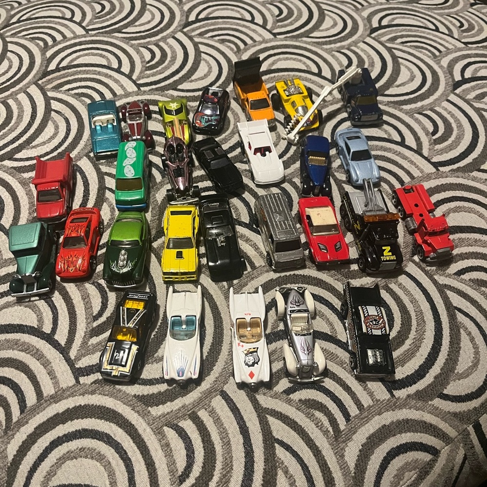 Vintage Die Cast Cars Lot of 27 hot wheels matchbox trucks hot rods  70’s 80’s